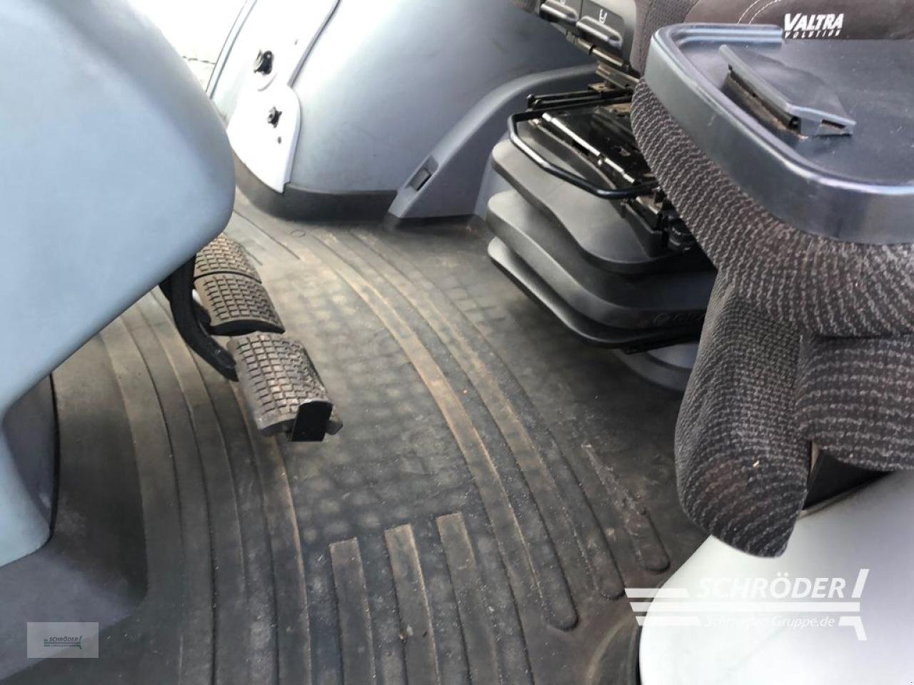 Traktor typu Valtra S 324 SMARTTOUCH | FZW | GPS | RÜFA, Gebrauchtmaschine v Ahlerstedt (Obrázek 19)